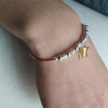 Carica l'immagine nel visualizzatore di Gallery, bracciale donna ragazza argento 925 cerchio rigido bangle granelli tipo dodo mariani ciondolo pendente stella porta fortuna