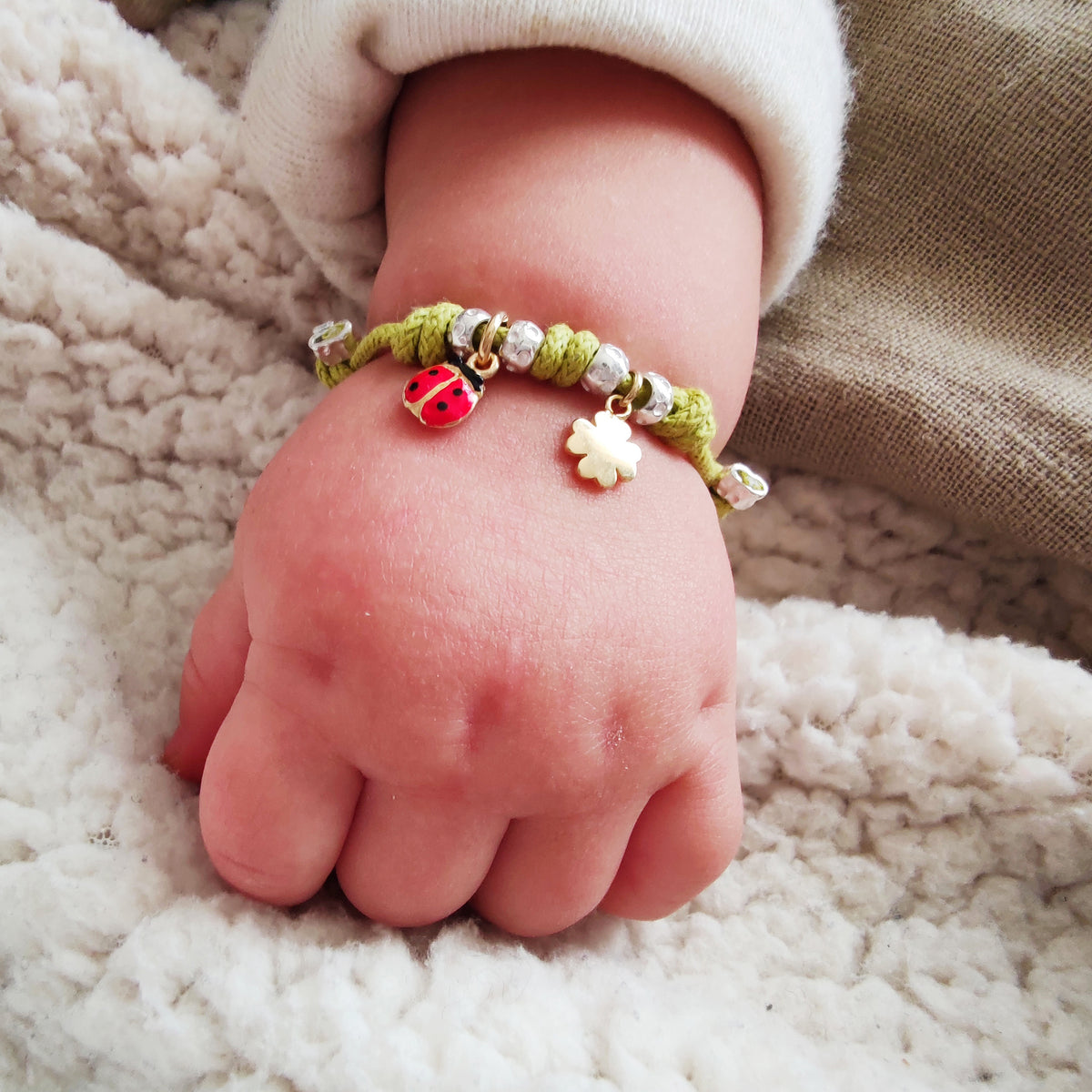 Bracciale da bambino neonato con cordino e ciondoli . – ViMon gioielli