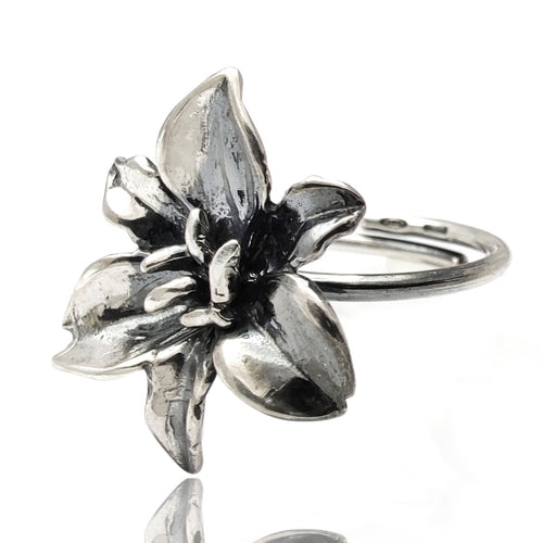 gioielli artigianali in argento vendita online direttamente dal produttore anello regolabile adjustable  tema floreale con fiore realistico tridimensionale giglio fiorentino