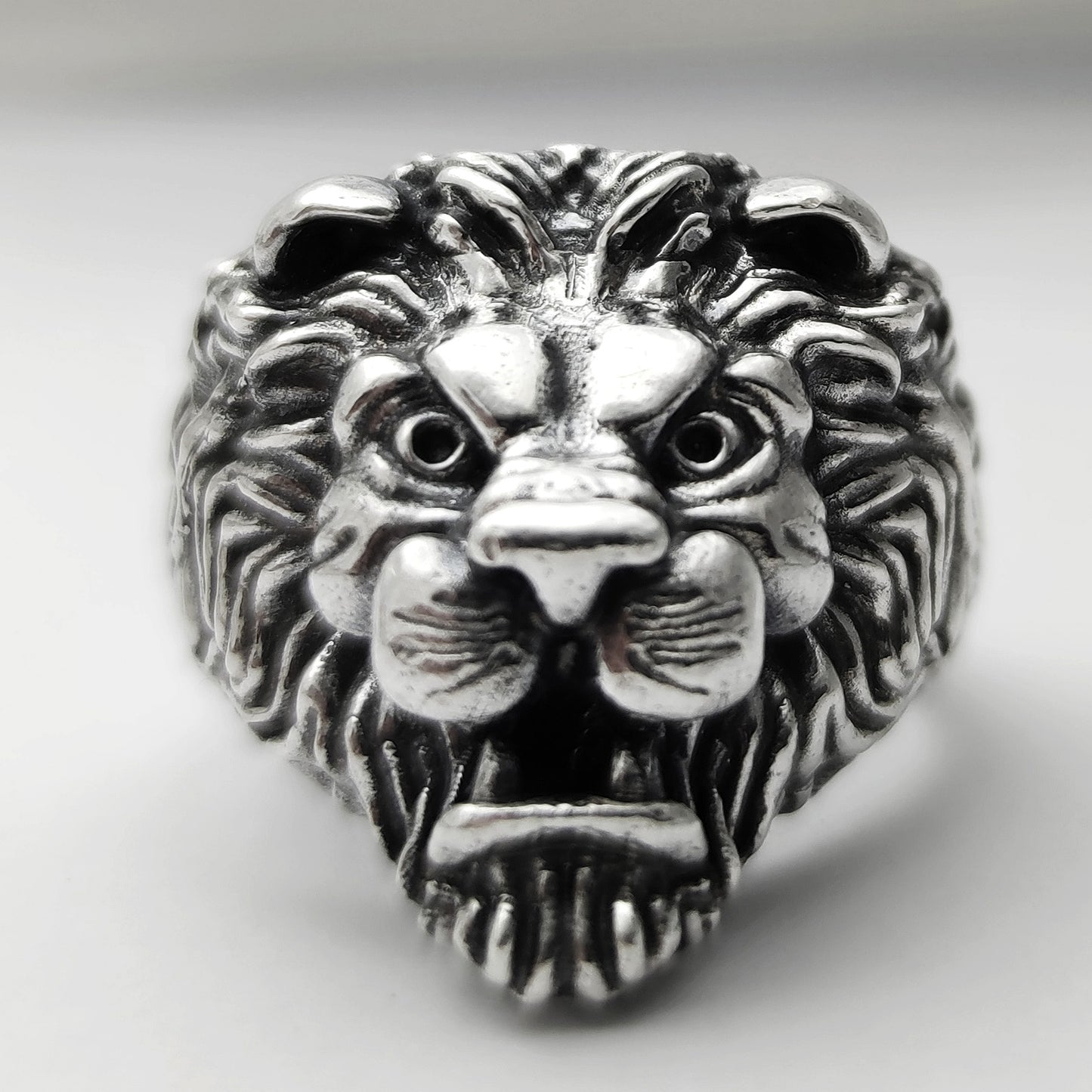 lion ring anello testa di leone realistica 3d argento nero antico guess raspini di giuda stile gotico punk rock prezzo conveniente basso in offerta