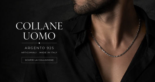 Uomo che indossa una collana in argento 925. Guida alla scelta delle collane uomo artigianali Made in Italy.