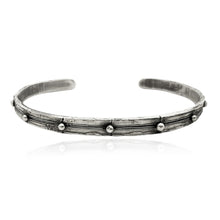Carica l&#39;immagine nel visualizzatore di Gallery, Bracciale rigido a schiava uomo in argento 925 lavorato a mano, fascia larga 5 mm con spessore 2 mm, gioiello artigianale con certificato di autenticità

