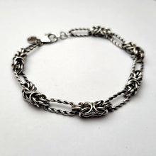 Carica l&#39;immagine nel visualizzatore di Gallery, Bracciale uomo catena bizantina alternata maglia lunga in argento 925 brunito, stile elegante
