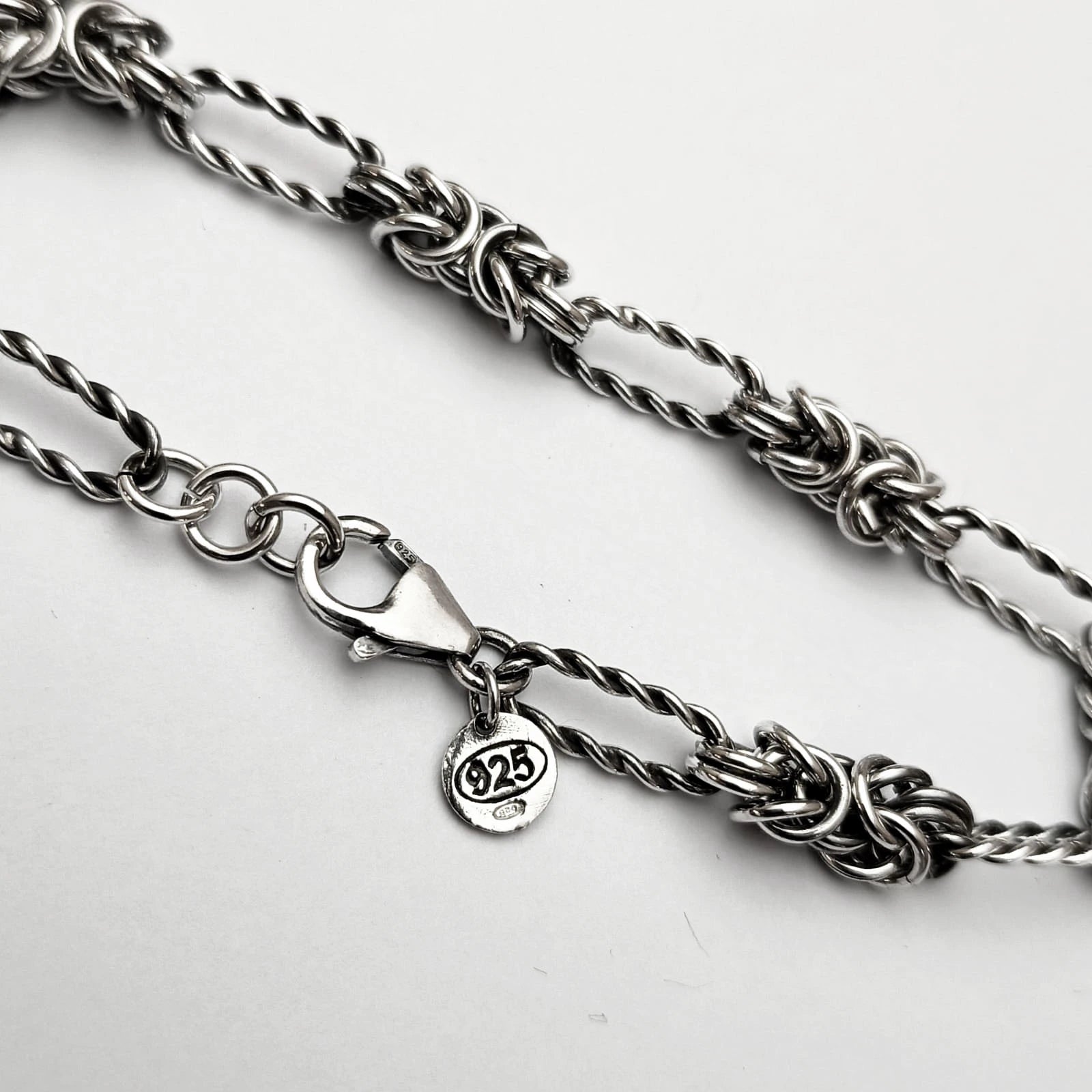 Dettaglio catena bizantina in argento 925 brunito lavorazione artigianale italiana