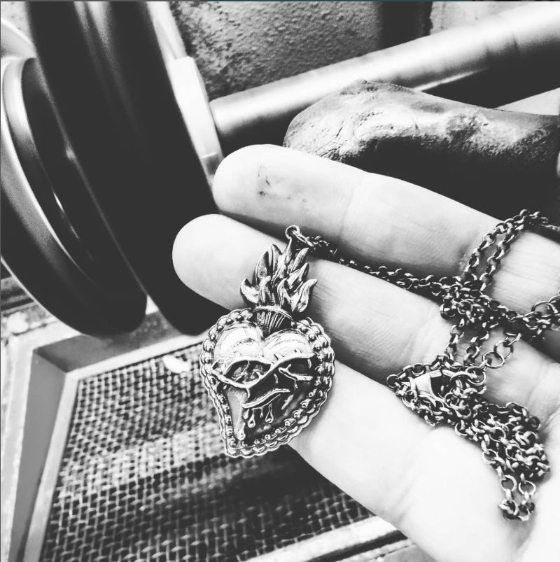 Collana Ex Voto Cuore Sacro in argento 925 ViMon, realizzabile su misura