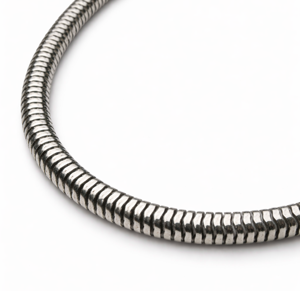 dettaglio catena snake argento 925 brunito maglia compatta lavorazione artigianale