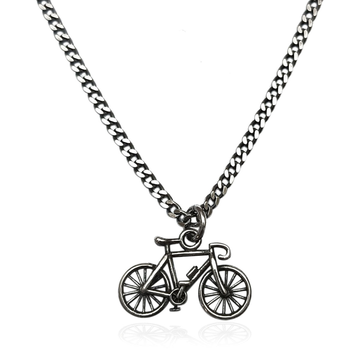 Collana artigianale da uomo in argento 925 brunito con catena grumetta e ciondolo a forma di bicicletta da corsa. ViMon Gioielli.