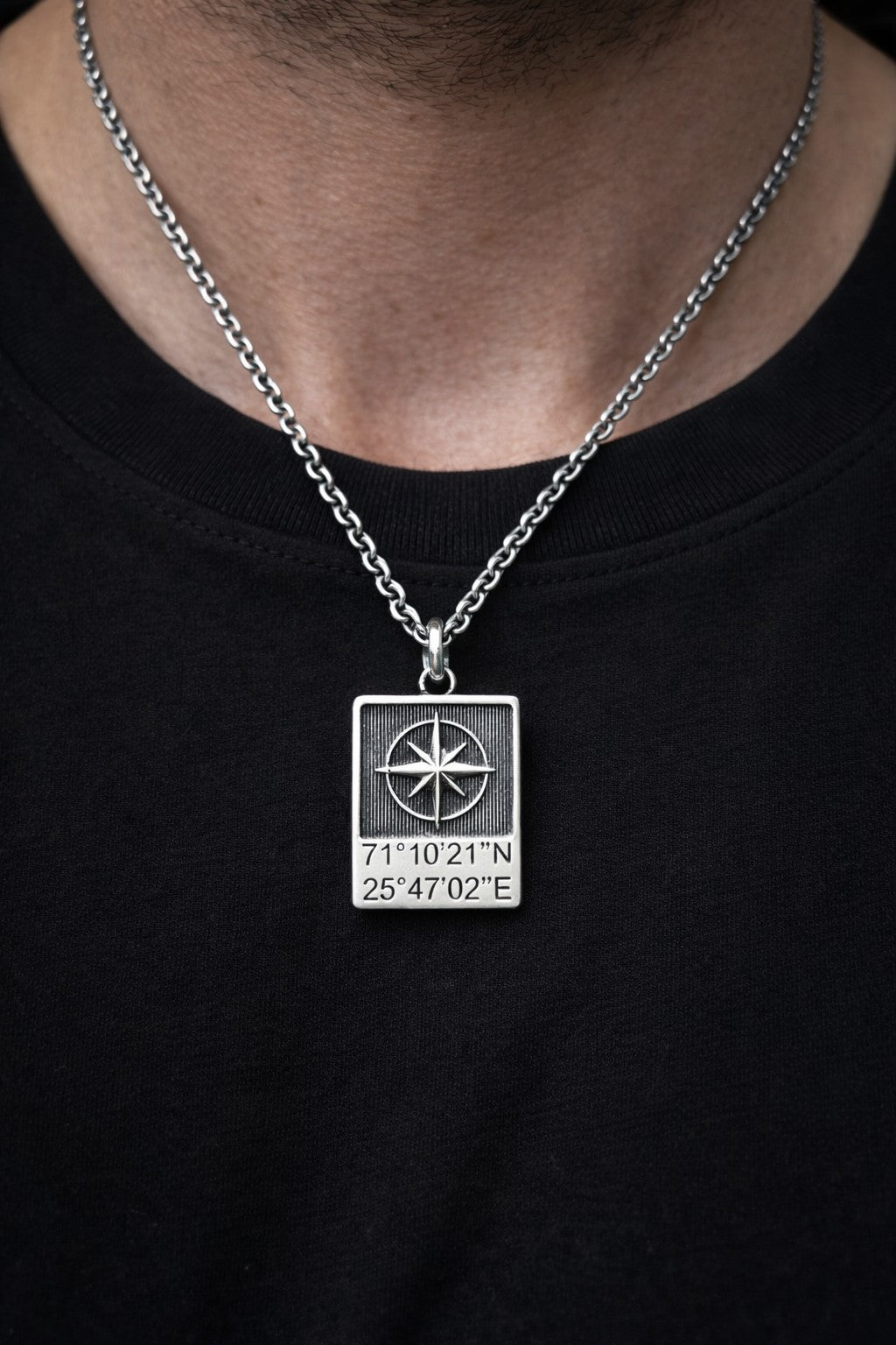 Collana Uomo Coordinate Geografiche in Argento 925 – Piastrina Microfusa