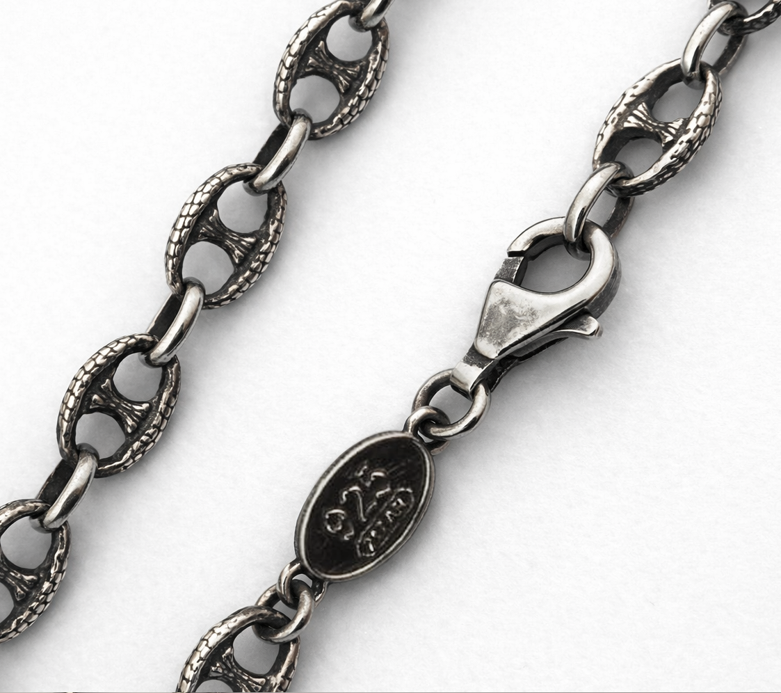 Dettaglio collana maglia marina argento 925 brunito catena nautica uomo