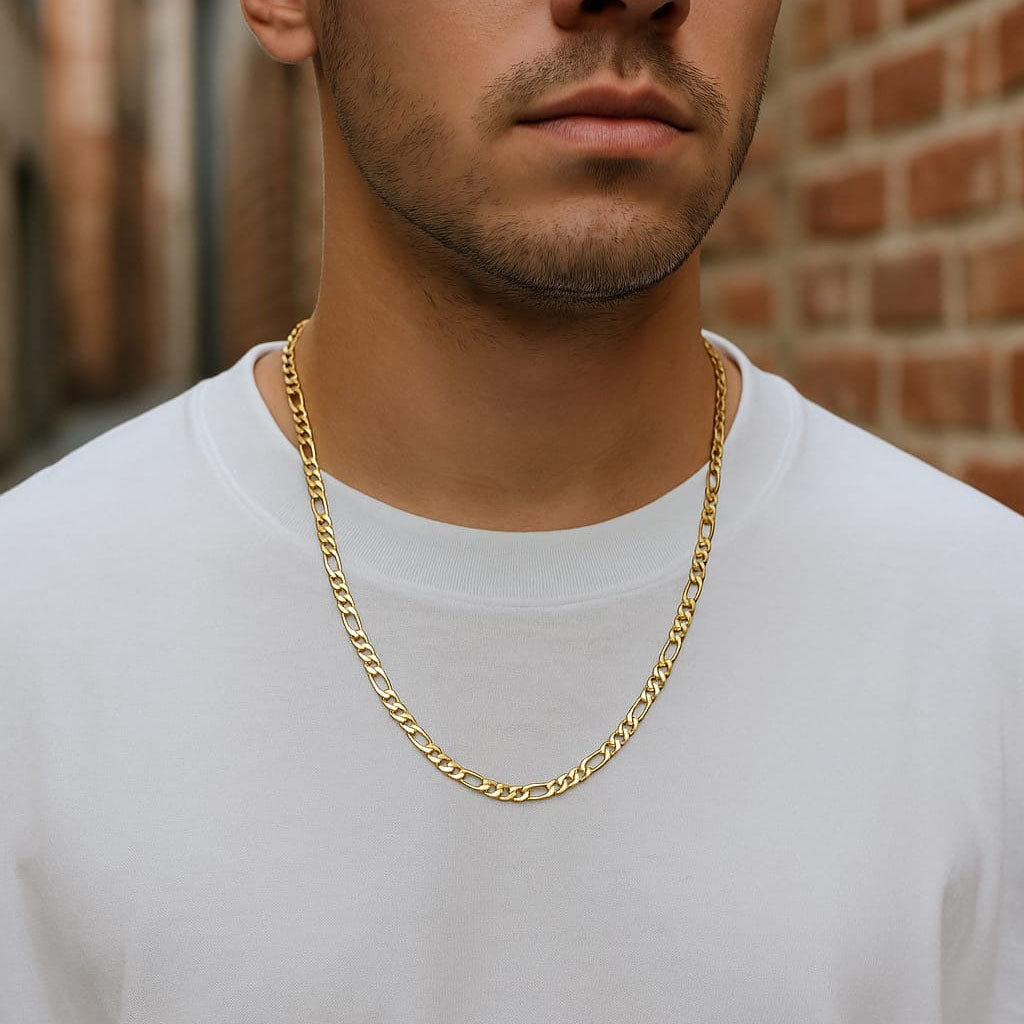 Collana uomo indossata in argento 925 placcato oro, catena grumetta 3+1 larghezza 5mm, modello Vimon Gioielli