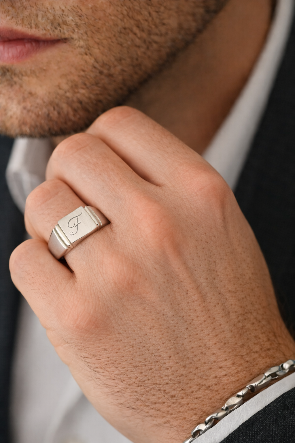 Anello Sigillo Uomo Argento 925 Inciso Iniziale – Pinky Ring Personalizzato Made in Italy