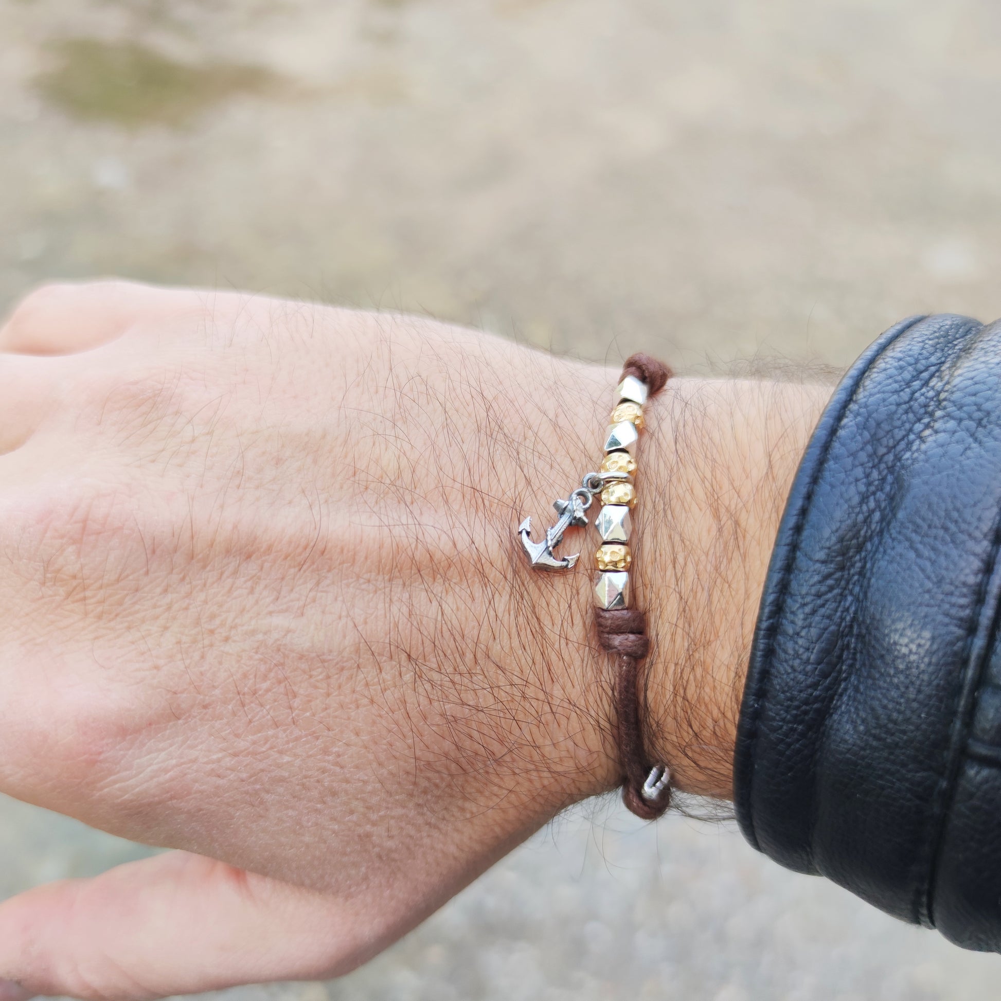bracciale estivo uomo con cordino tipo simil imitazione dodo tema marinaro con ancora granelli stud