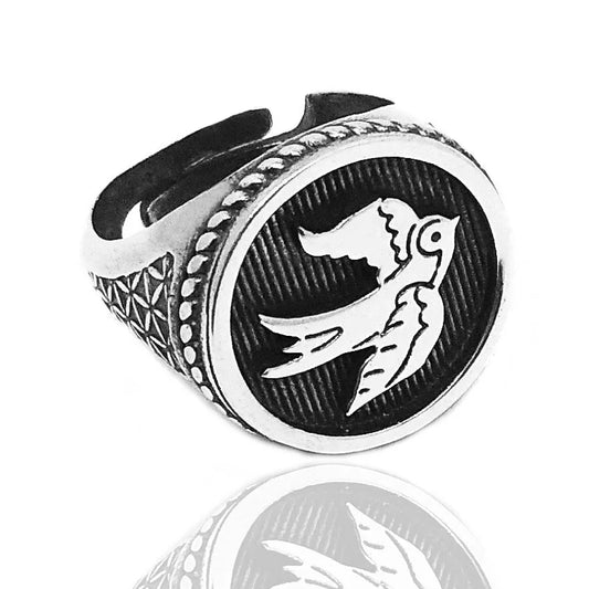 anello modello chevalier argento nero antico con stemma sigillo rondine stile tatuaggio old school tema marinaro punk rock pietro ferrante nove25 vendita gioielli online
