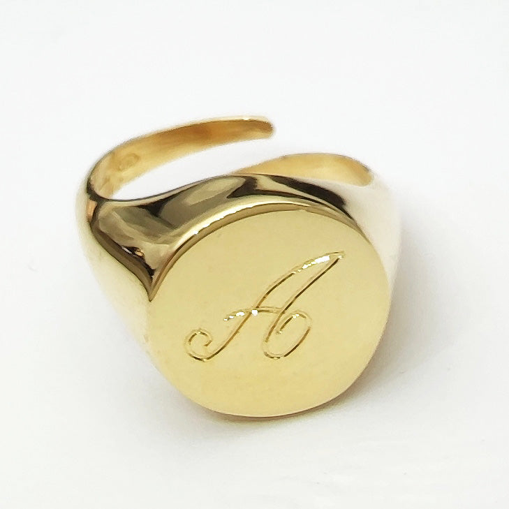 anello chevalier da mignolo regolabile in argento incisione lettera iniziale nome tipo simil goldchic jewerly place tumblr harry styles diamonique