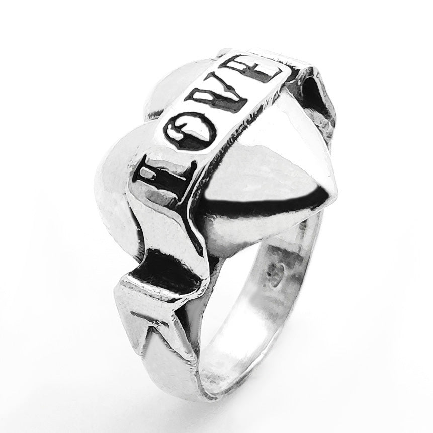 anello cuore con fascia scritta love stile tattoo old school in argento 925 nero antico realizzato su misura in base alla tua taglia stile rock punk vintage tatuaggio donna ragazza accessori gioielli vendita online