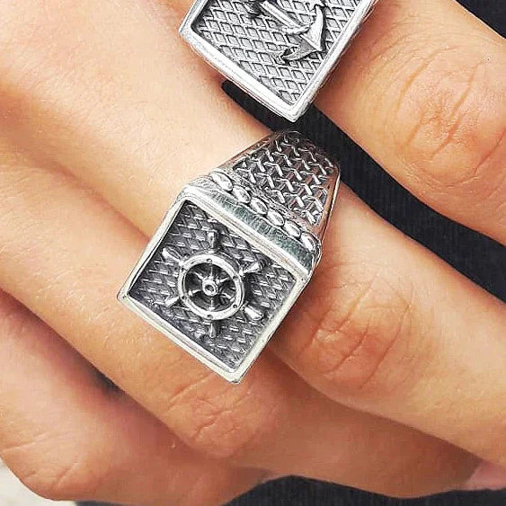 anello uomo viking wrestling ring stemma sigillo quadrato tema nautico timone barca a vela nave pirati dei caraibi