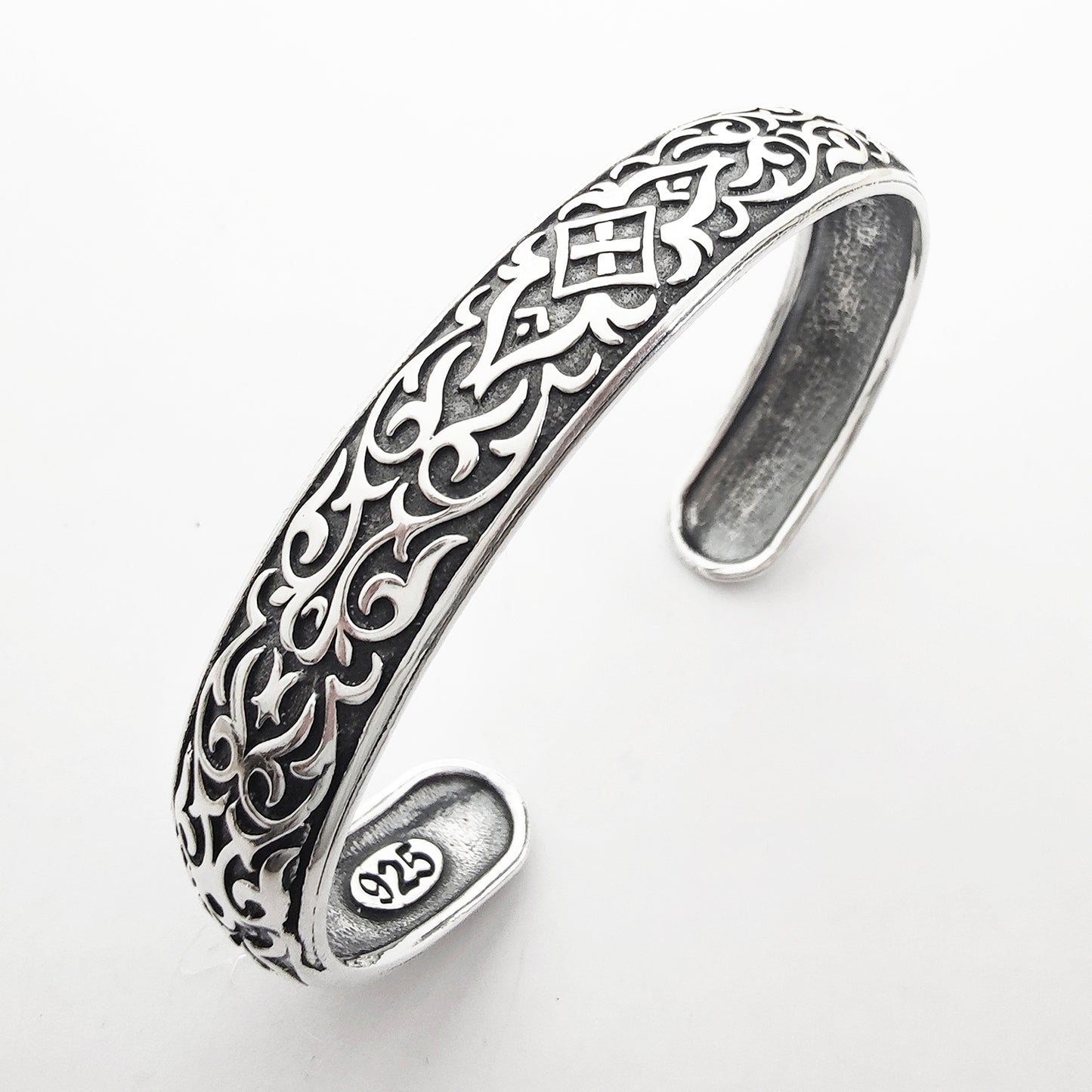 Bracciale uomo etnico tribale in argento 925 con incisioni artigianali.