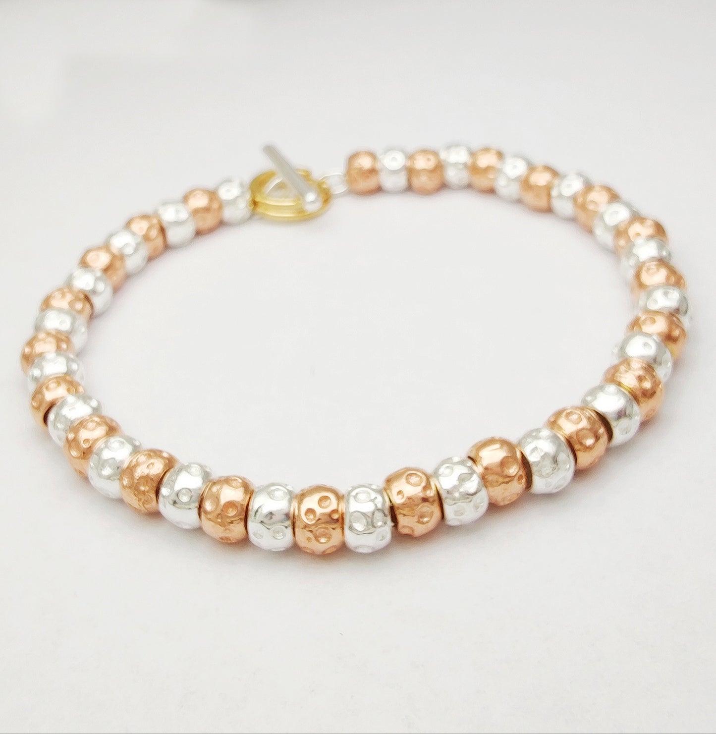 bracciale da donna in argento con granelli bicolore argento oro rosa lunghezza personalizzata ciondoli charm pendenti tipo simil dodo mariani prezzo scontato in offerta