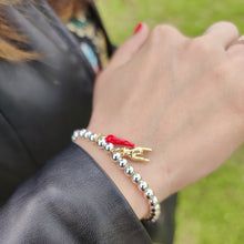 Carica l&#39;immagine nel visualizzatore di Gallery, scongiuri scarmantico contro il malocchio portafortua corno cornetto rosso mano che fà le corna  gioiello artigianale argento placcato oro giallo bracciale palline sfere 
