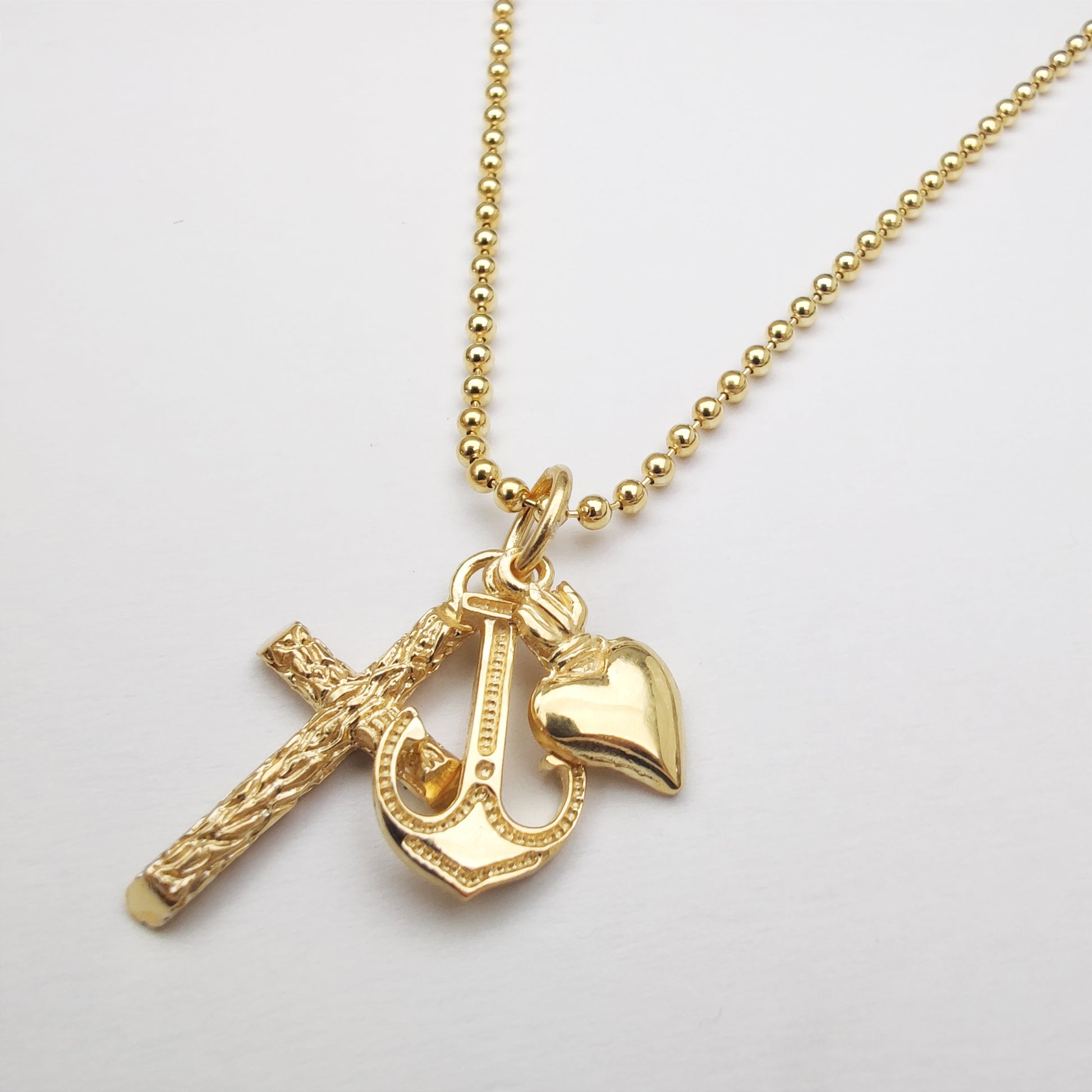 Dettaglio pendagli Collana Fede Speranza Carità in argento 925