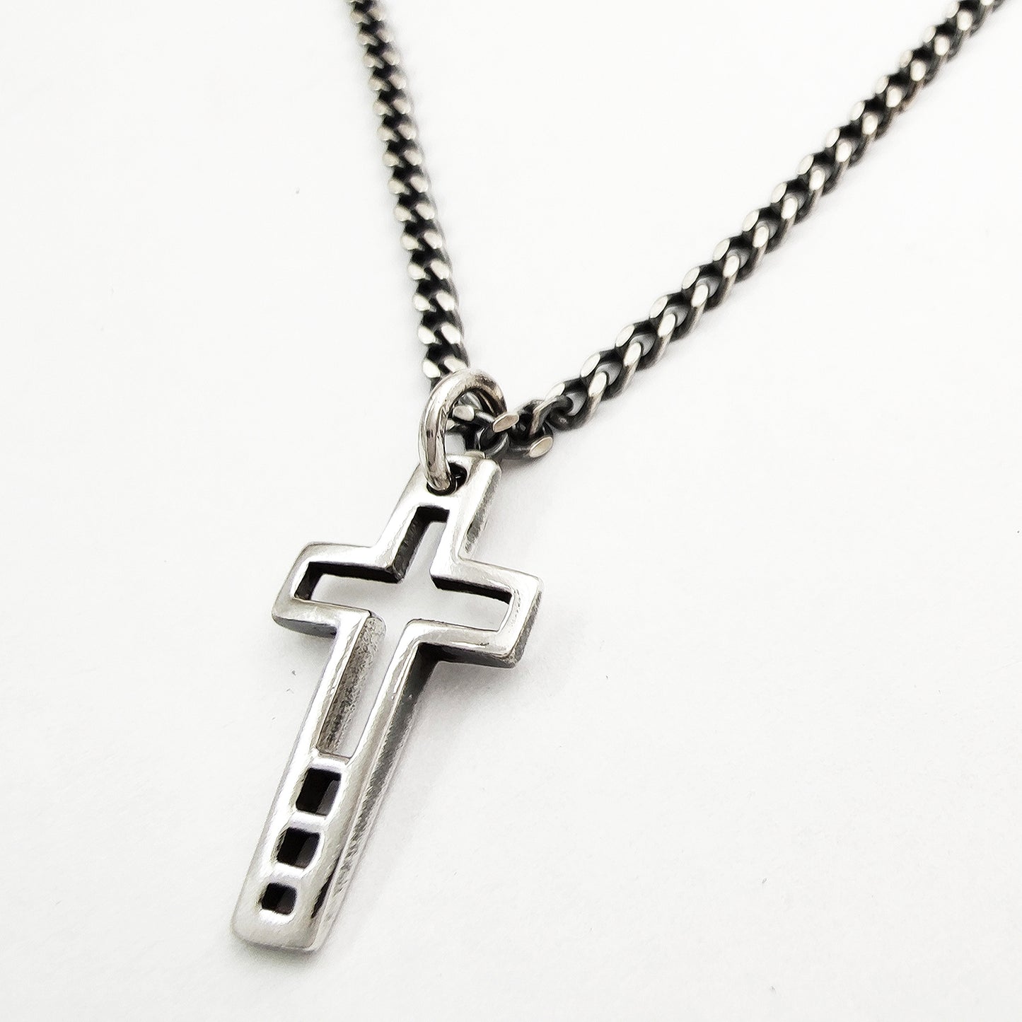 collana girocollo in argento vero 925 nero antico con catena maglie grumetta cubana con ciondolo pendente croce crocifisso stile classico elegante trap rap hip hop rock gotico 