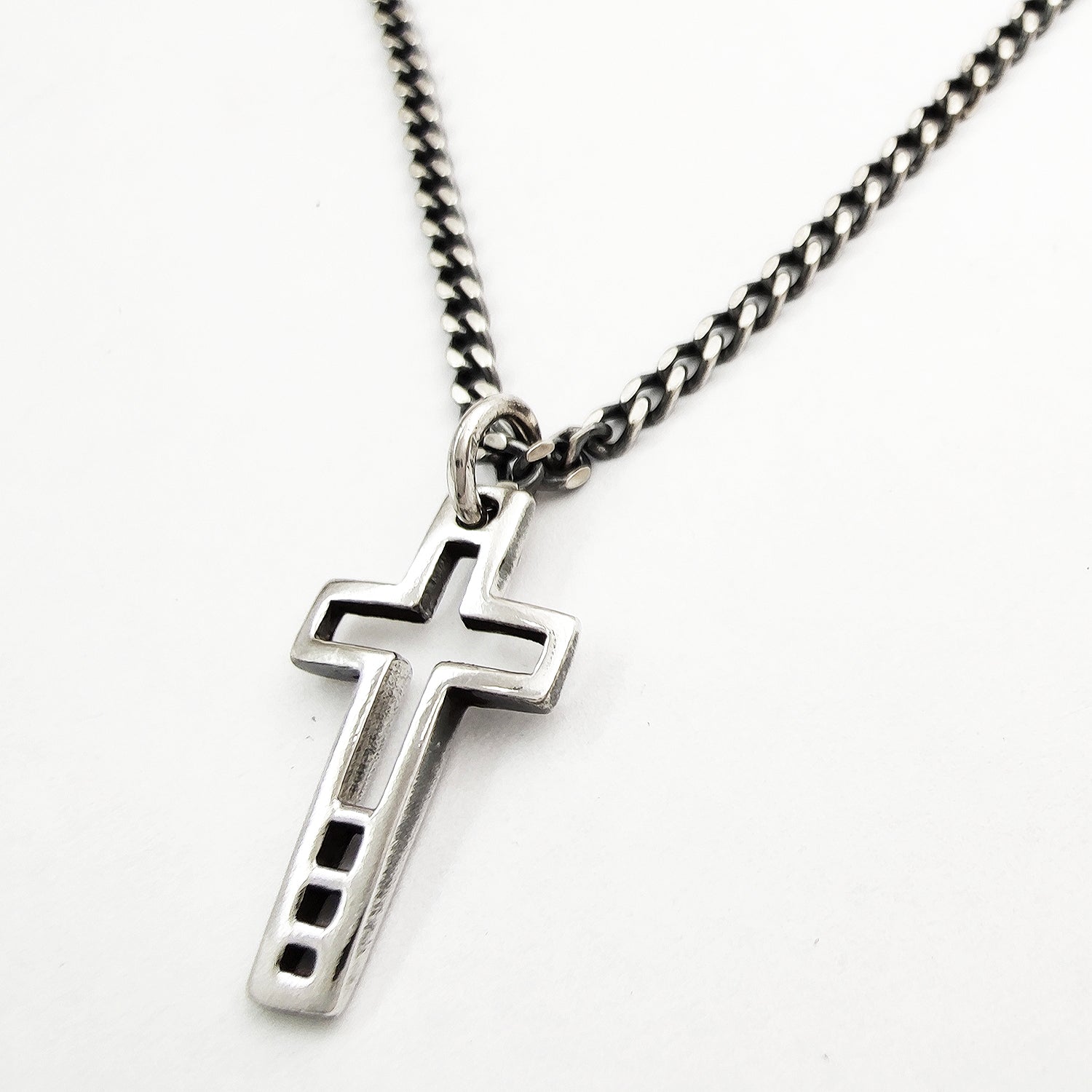 collana girocollo in argento vero 925 nero antico con catena maglie grumetta cubana con ciondolo pendente croce crocifisso stile classico elegante trap rap hip hop rock gotico 