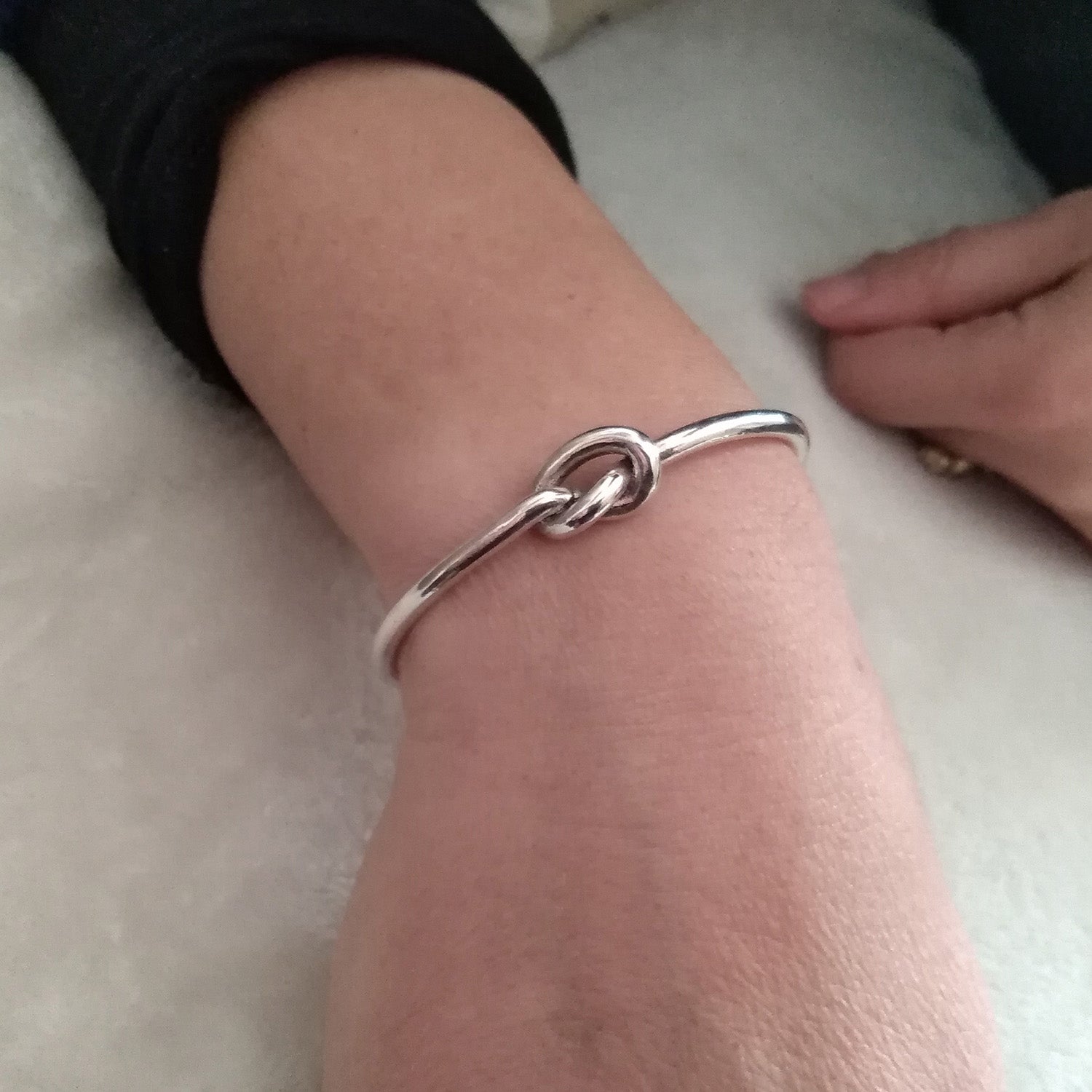 bracciale da donna argento vero 925 filo rigido bangle schiava con nodo amore amicizia shop online vendita a prezzo basso in offerta conveniente