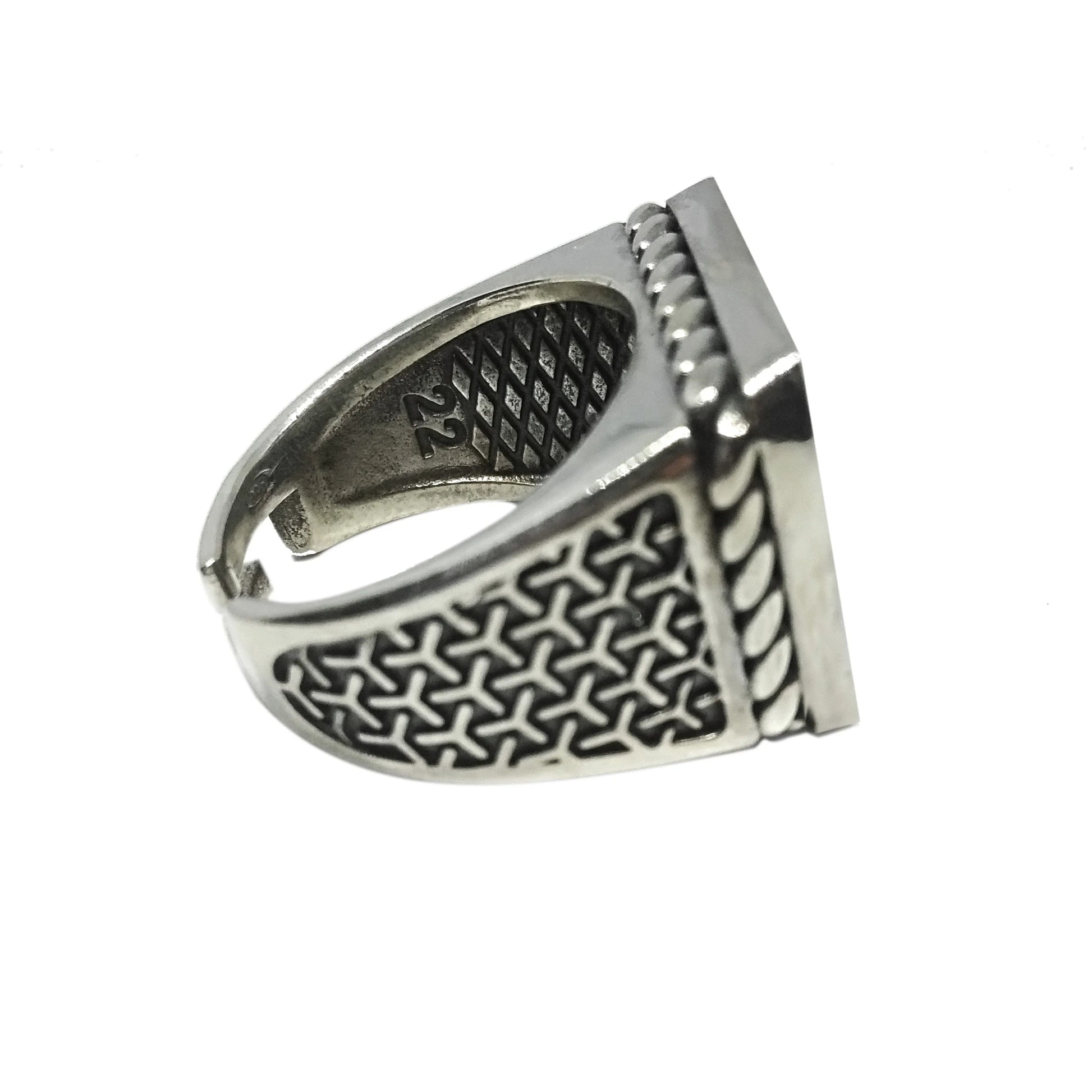 anello chevalier regolabile in argento antico nero stemma sigillo quadrato stile tatto tema rock punk gotico