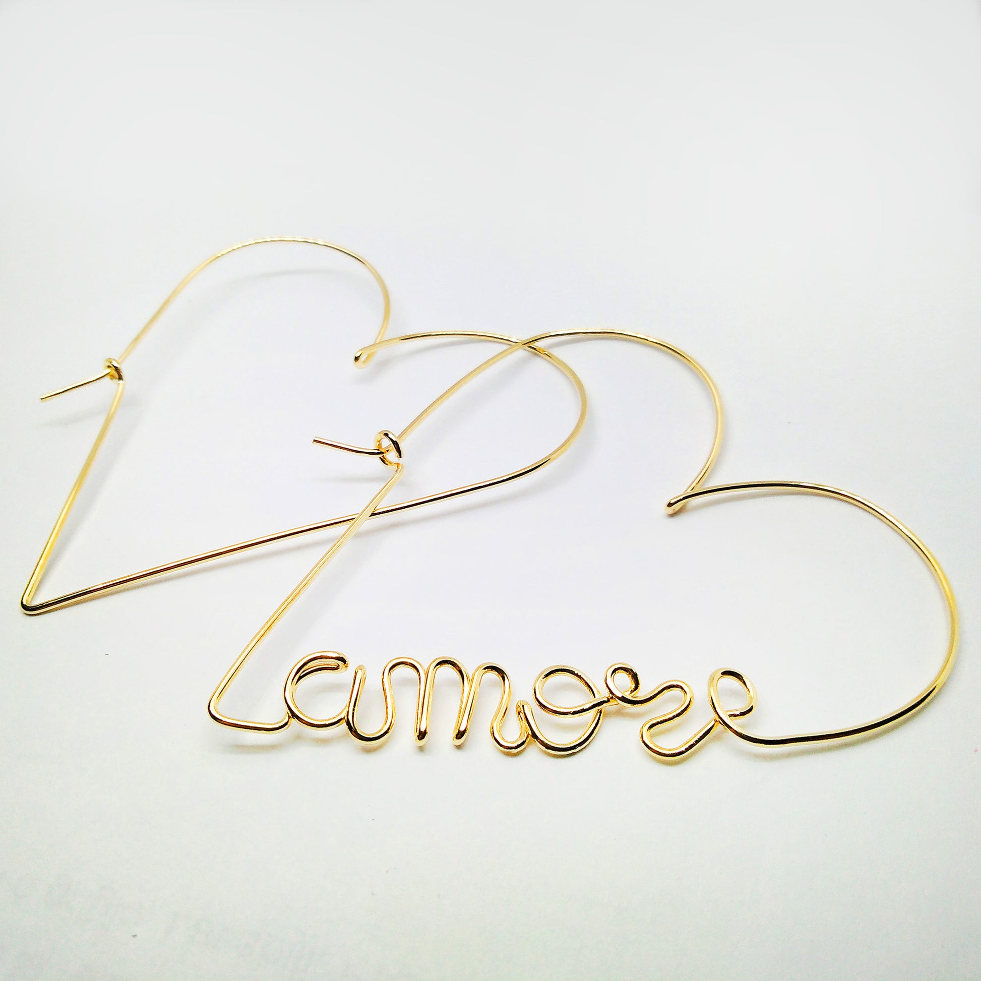 orecchino in argento 925 placcato oro giallo con scritta personalizzabile nome marlù kidult atelieur