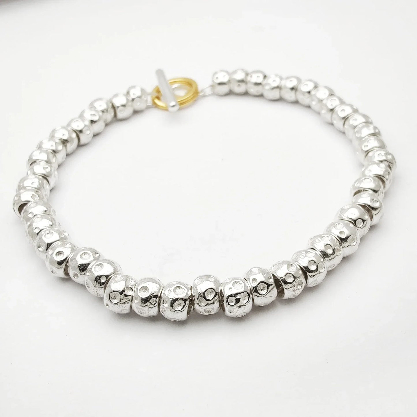 bracciale in argento 925 donna uomo con granelli pepite martellate  chiusura a T , ideale per aggiungere charms  lettere, 